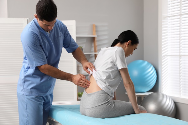 When To Visit A Neurosurgeon For Scoliosis Treatment