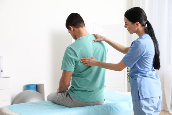 Benefits Of Scoliosis Treatment From A Neurosurgeon